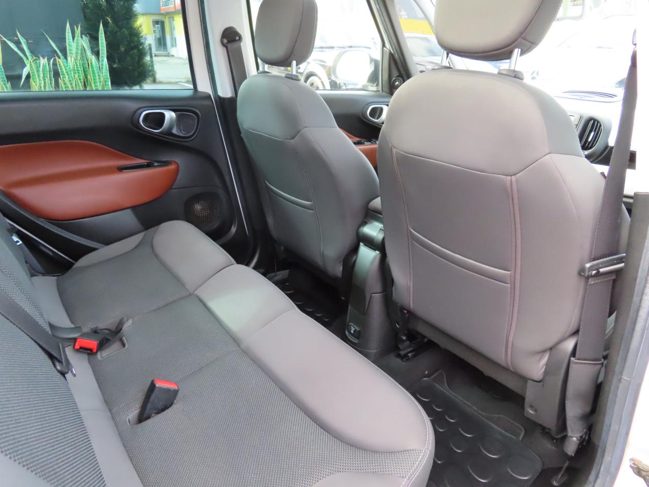 2014 Fiat 500 L Trekking - Panoramic Roof - Heated Seats !!! Photo