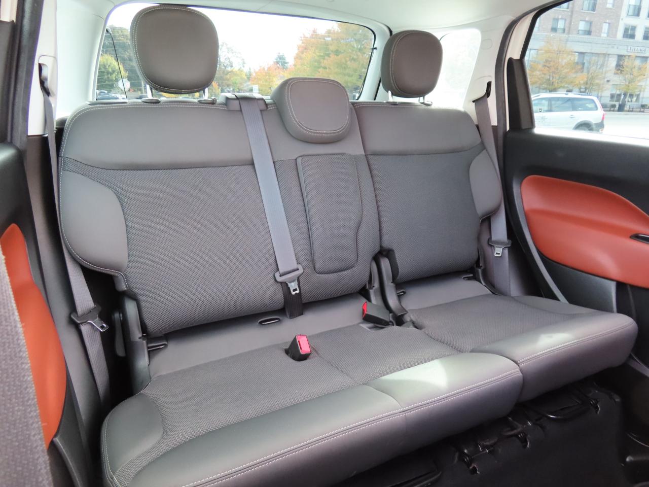 2014 Fiat 500 L Trekking - Panoramic Roof - Heated Seats !!! Photo