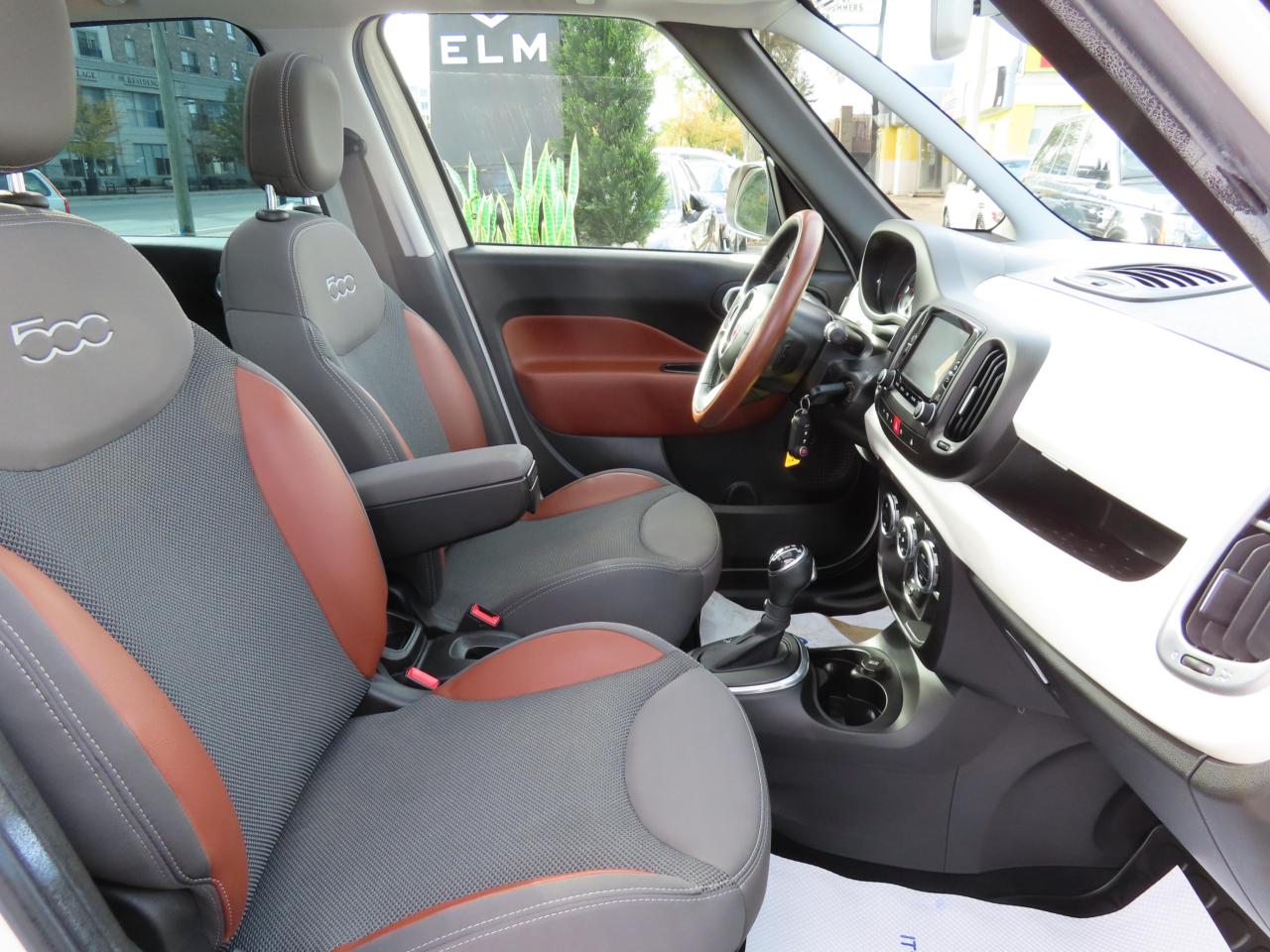 2014 Fiat 500 L Trekking - Panoramic Roof - Heated Seats !!! Photo