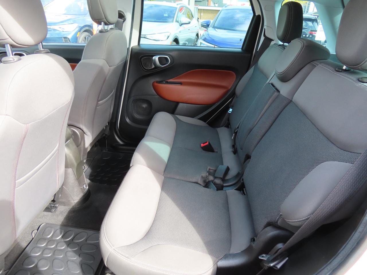 2014 Fiat 500 L Trekking - Panoramic Roof - Heated Seats !!! Photo