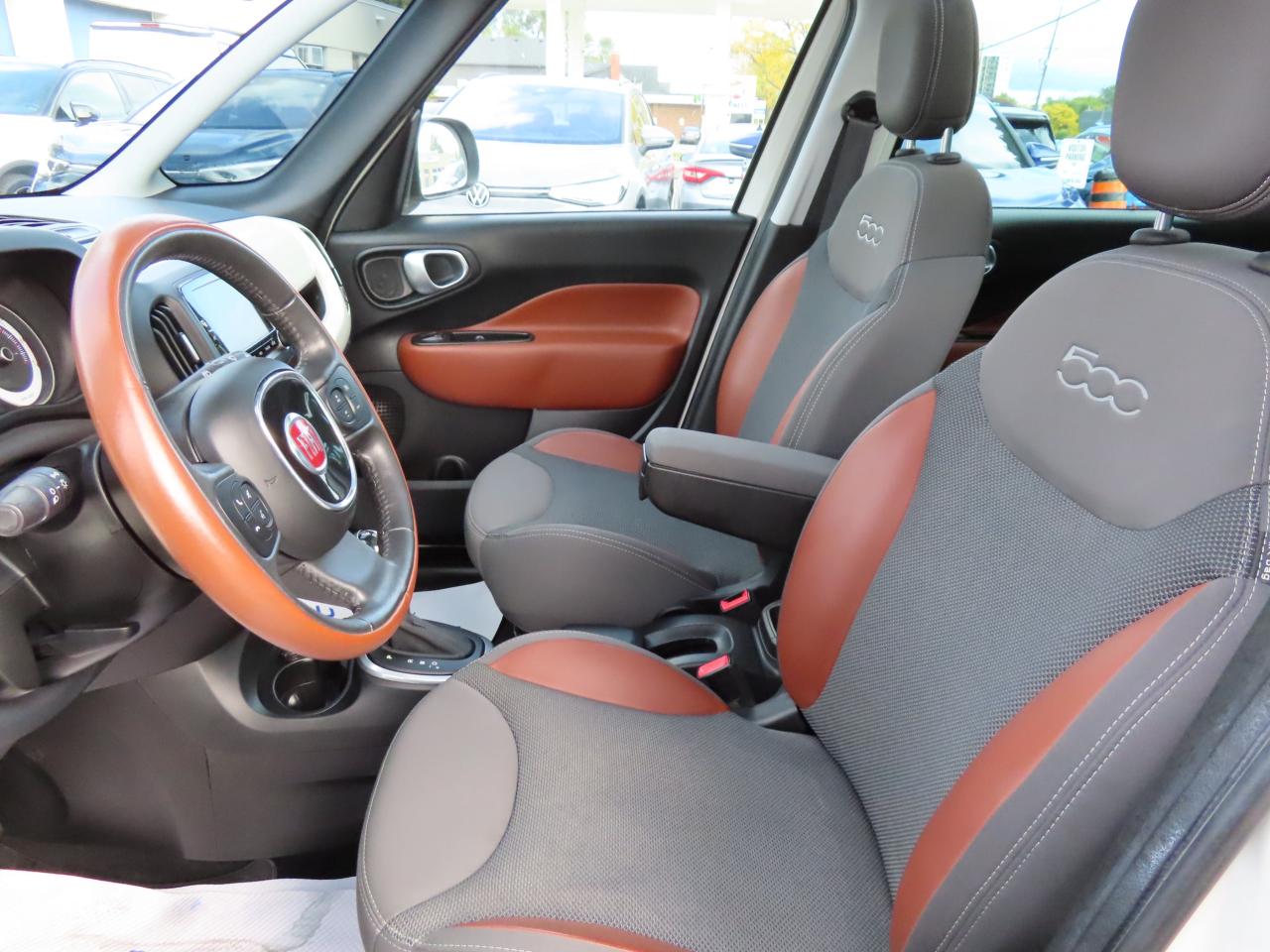 2014 Fiat 500 L Trekking - Panoramic Roof - Heated Seats !!! Photo