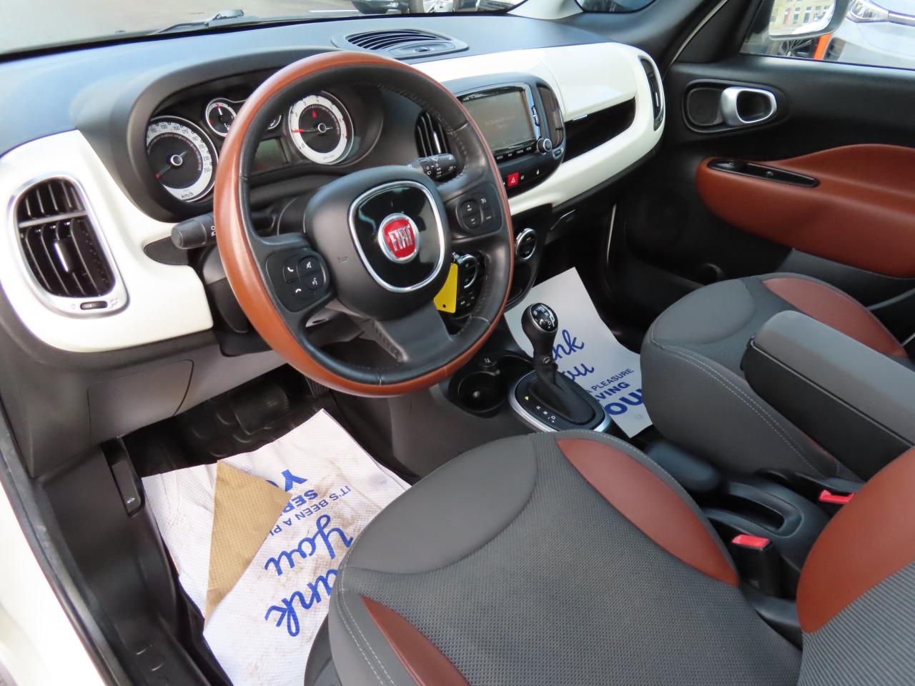 2014 Fiat 500 L Trekking - Panoramic Roof - Heated Seats !!! Photo