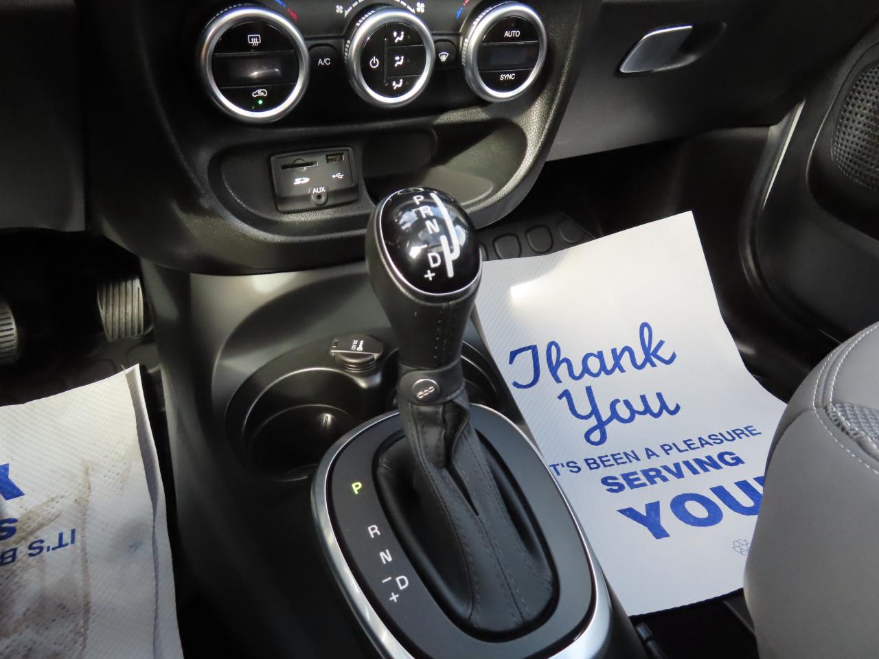 2014 Fiat 500 L Trekking - Panoramic Roof - Heated Seats !!! Photo