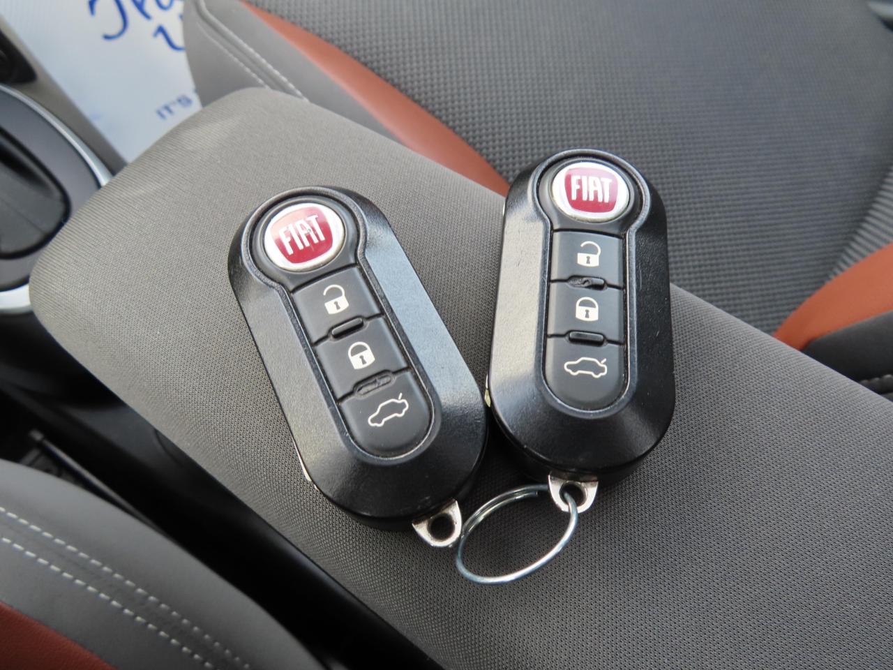 2014 Fiat 500 L Trekking - Panoramic Roof - Heated Seats !!! Photo