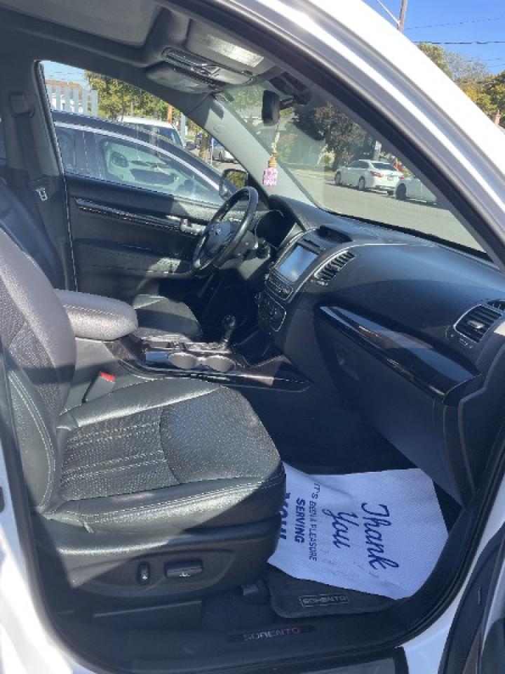 2014 Kia Sorento SX - Photo #16