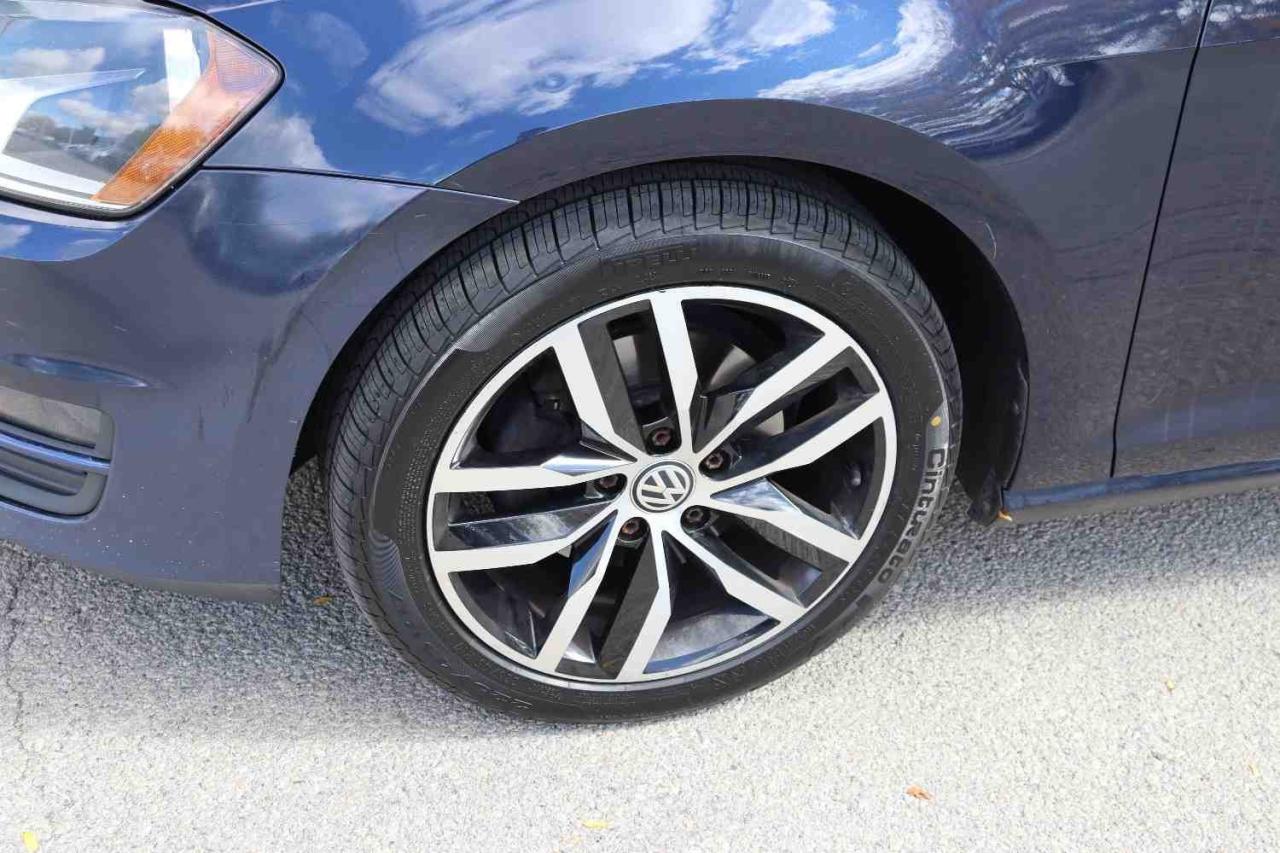 2017 Volkswagen Golf Sportwagen 1.8 TSI Comfortline AWD | Sunroof | Leather | BSM | Backup Camera Photo3