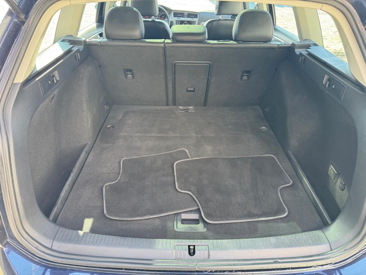 2017 Volkswagen Golf Sportwagen 1.8 TSI Comfortline AWD | Sunroof | Leather | BSM | Backup Camera Photo