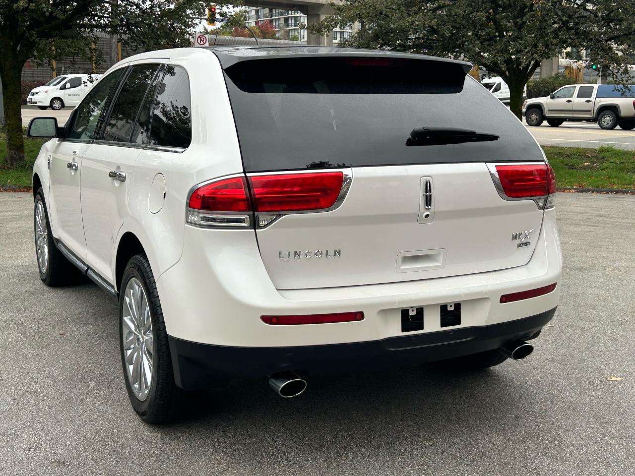 2011 Lincoln MKX  - Photo #3