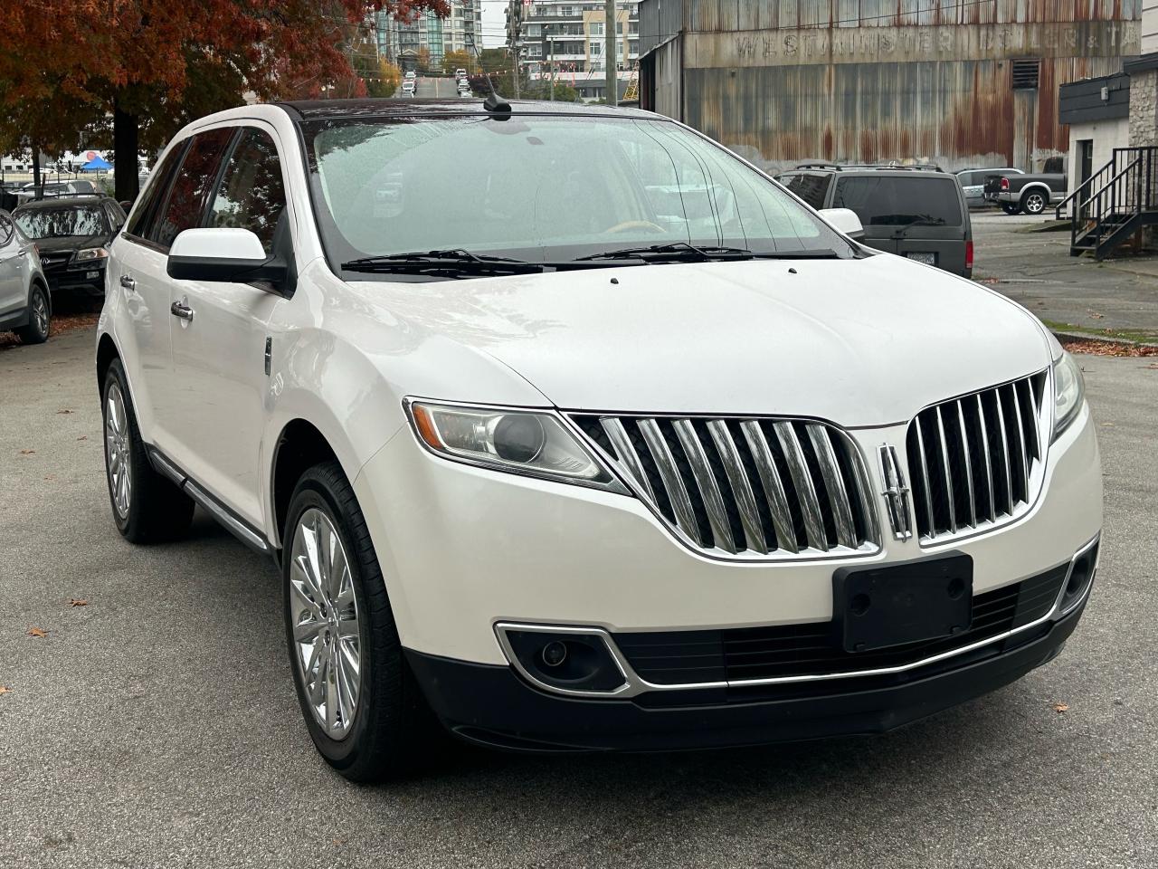 2011 Lincoln MKX  - Photo #4