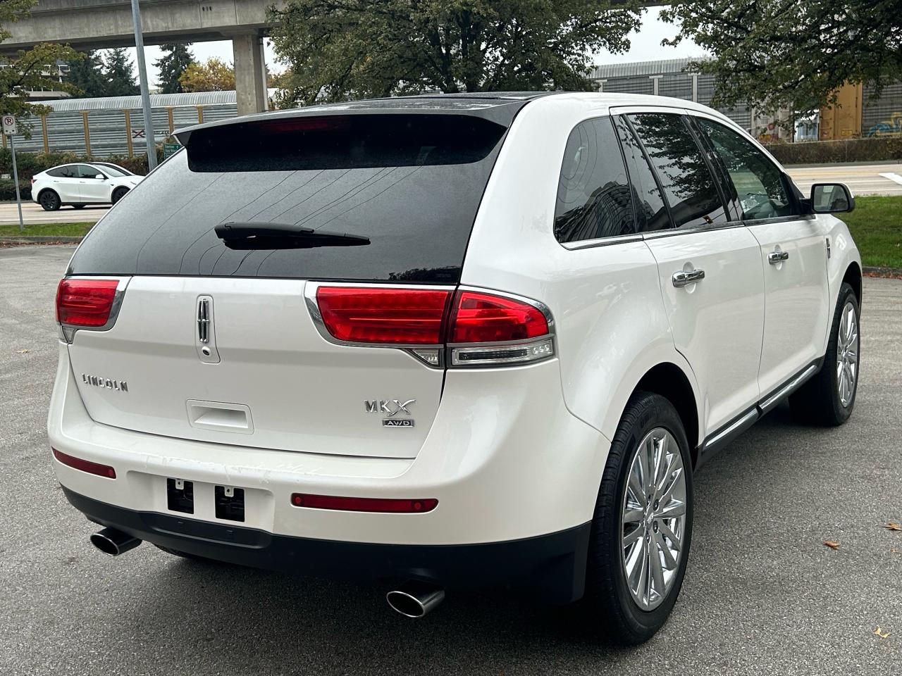 2011 Lincoln MKX  - Photo #6