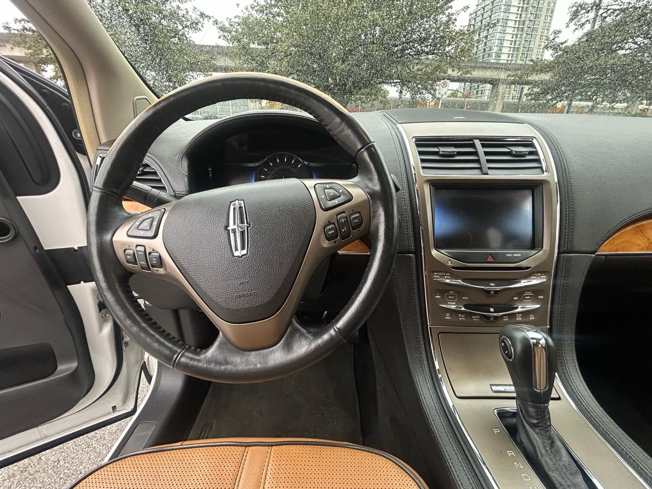 2011 Lincoln MKX  - Photo #11