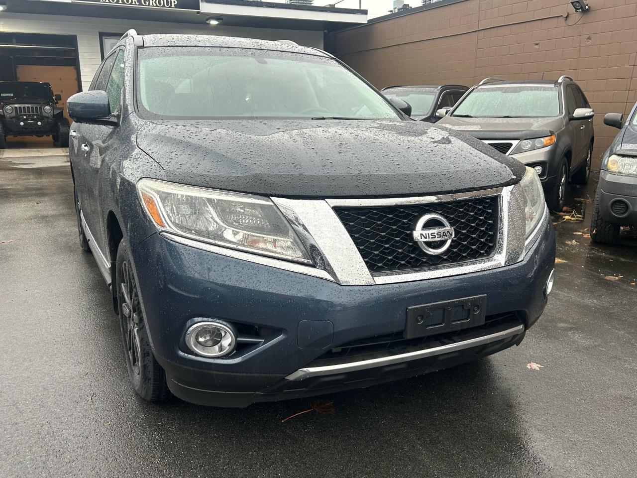 2015 Nissan Pathfinder SL - Photo #4