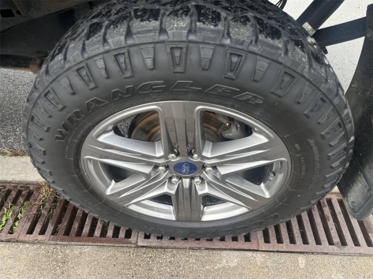 2020 Ford F-150 Lariat  - Leather Seats - Navigation Photo5