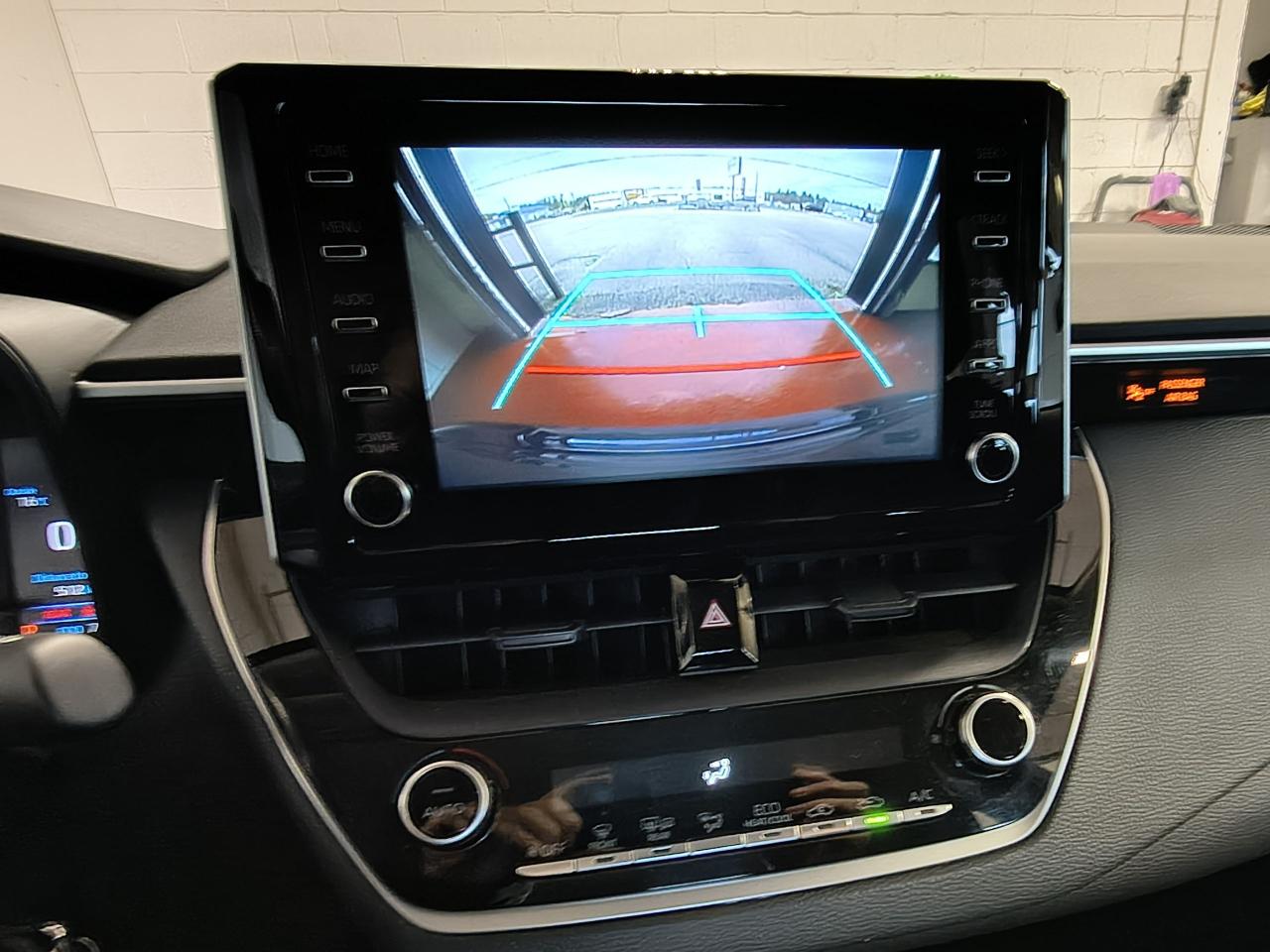 2020 Toyota Corolla LE Photo0