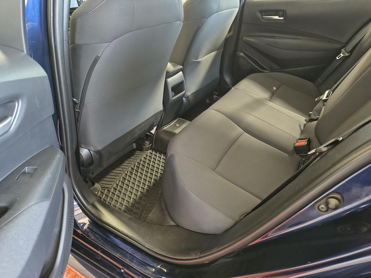 2020 Toyota Corolla LE Photo0