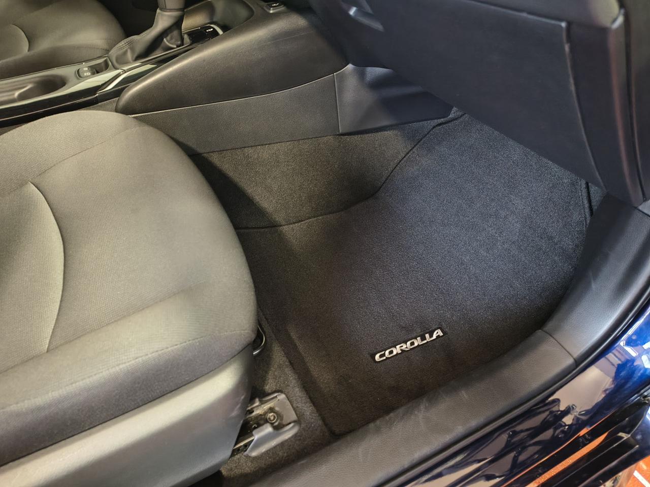 2020 Toyota Corolla LE Photo0