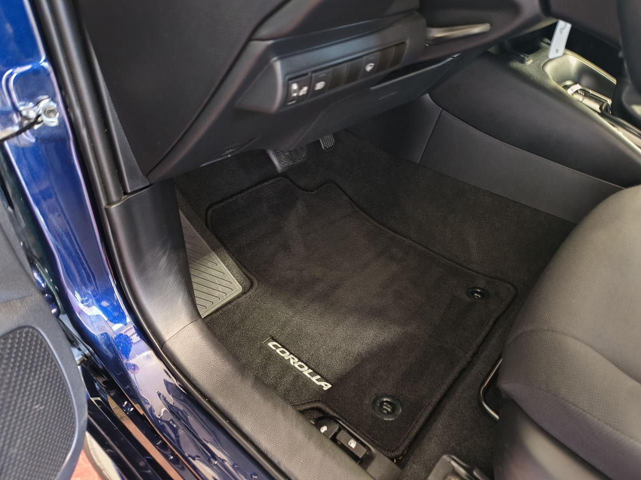 2020 Toyota Corolla LE Photo0