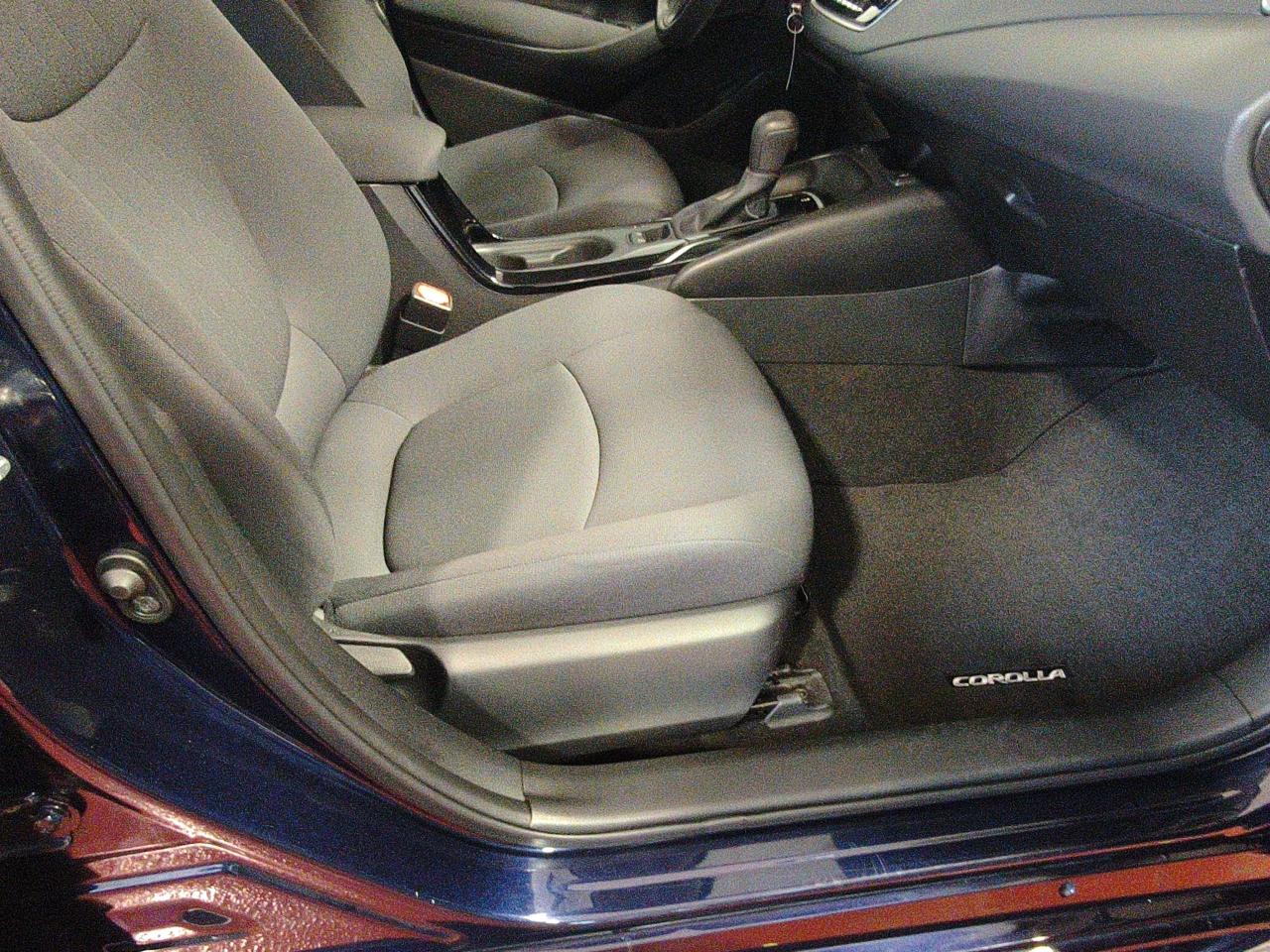 2020 Toyota Corolla LE Photo0