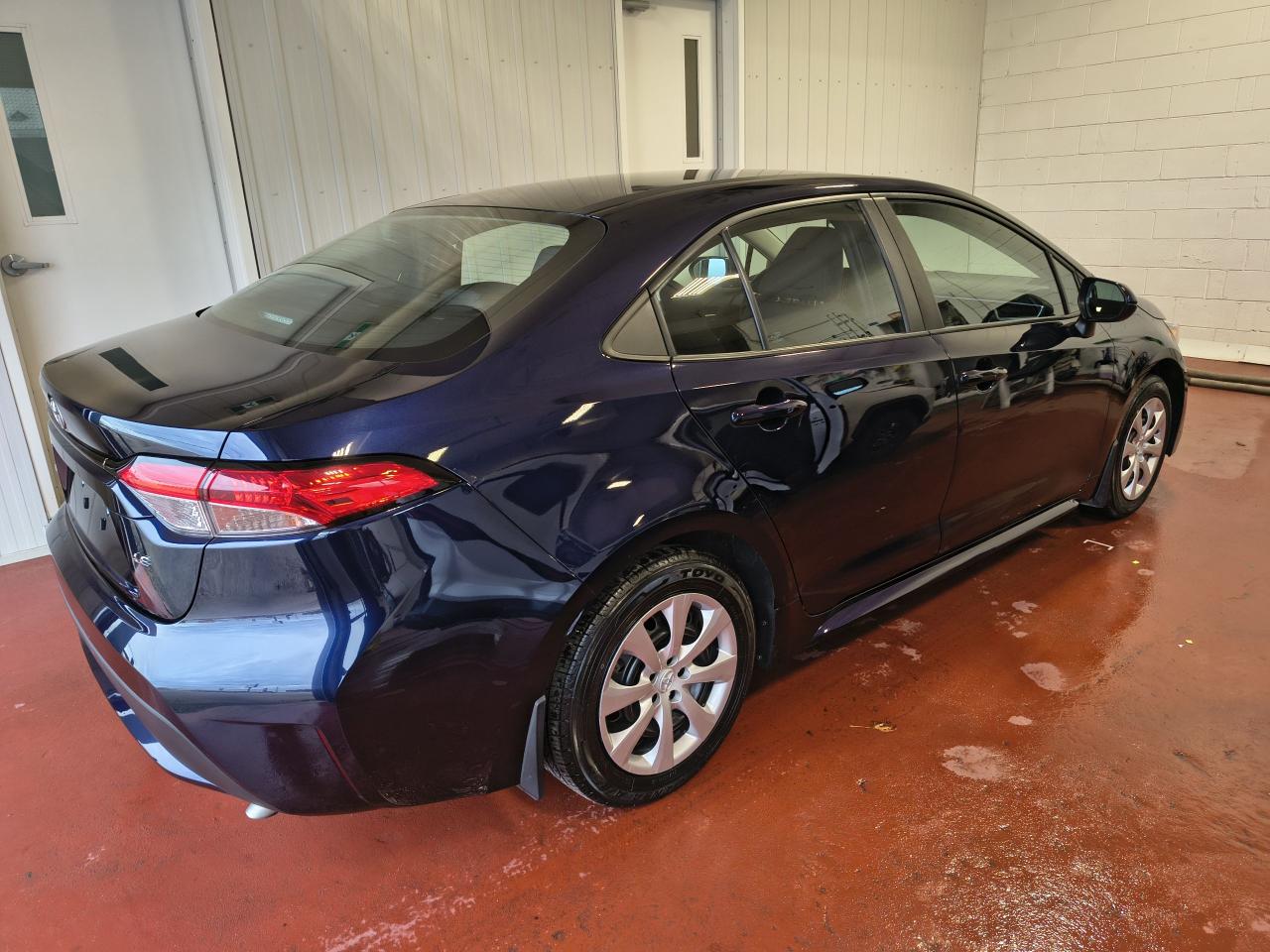 2020 Toyota Corolla LE Photo0
