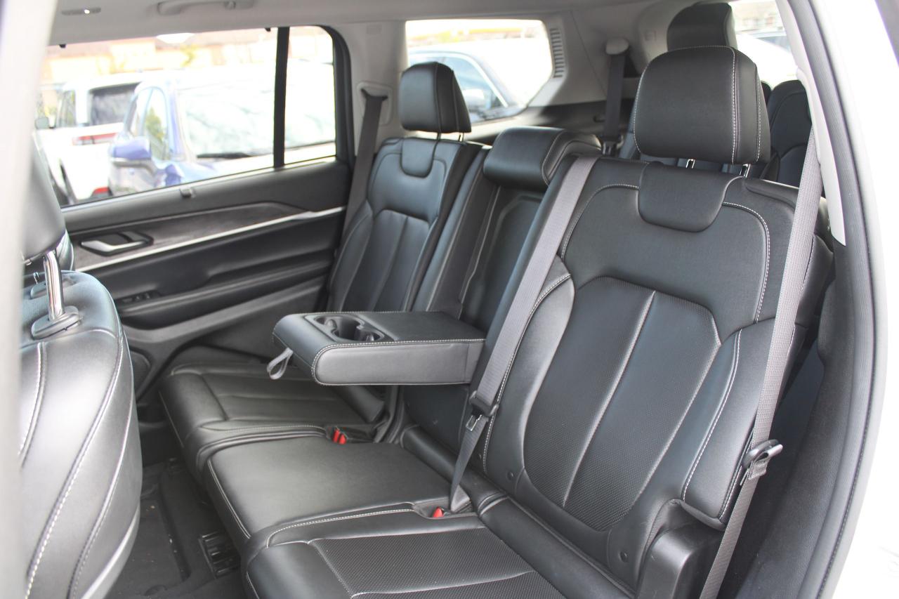 2023 Jeep Grand Cherokee L Limited 4x4 - Photo #13
