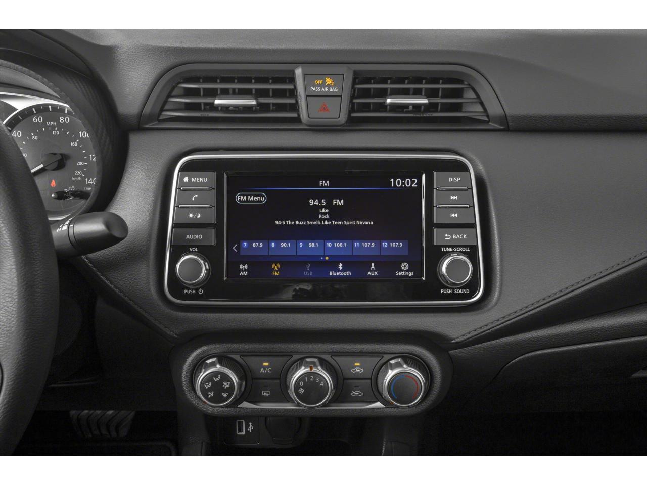 2021 Nissan Versa SV Photo5