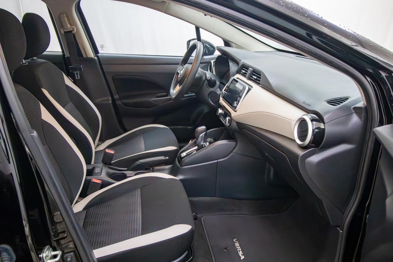2021 Nissan Versa SV Photo5