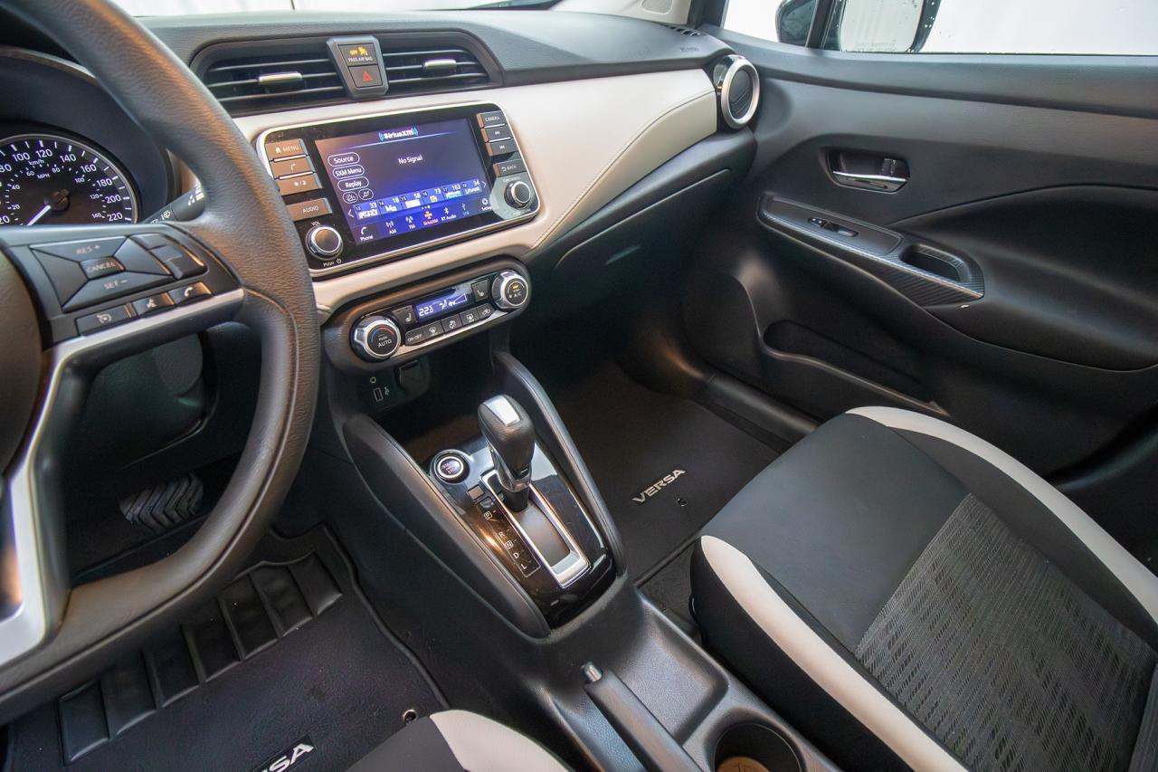 2021 Nissan Versa SV Photo5
