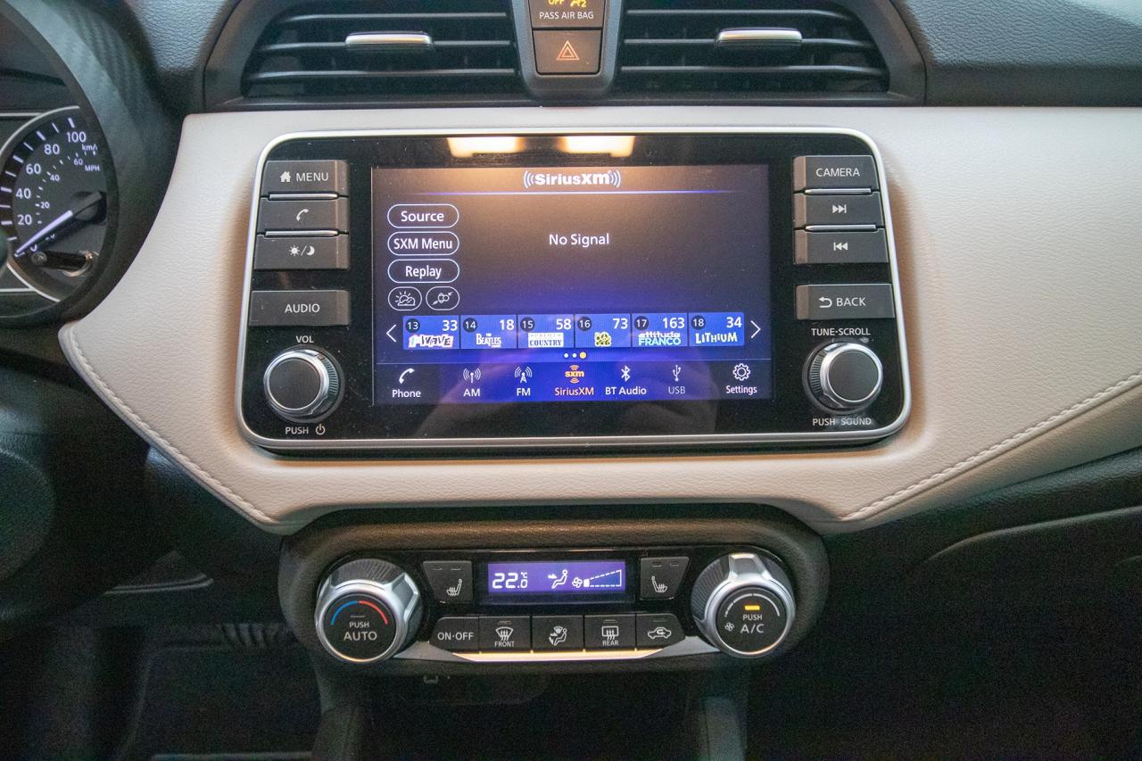 2021 Nissan Versa SV Photo5