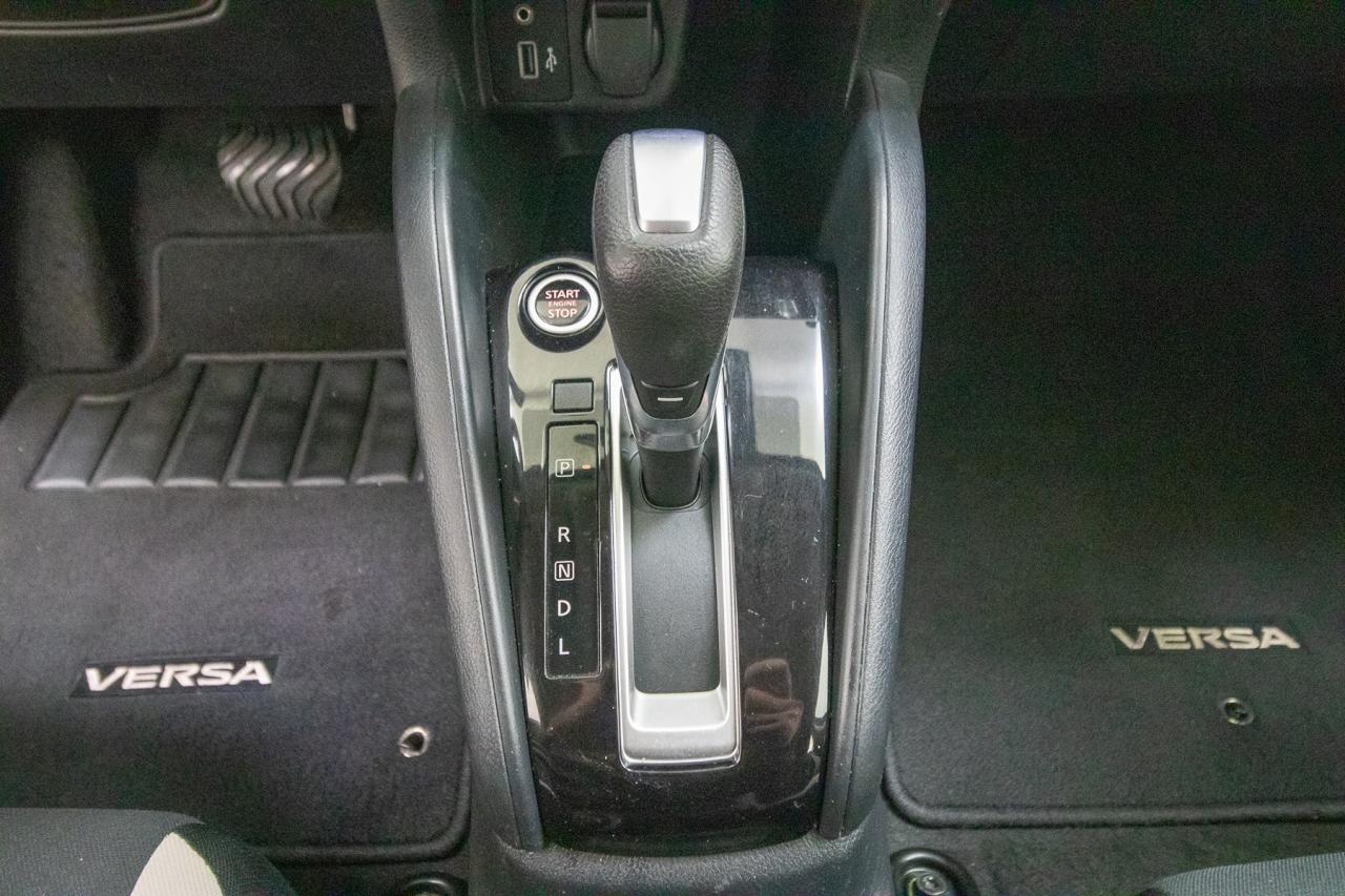2021 Nissan Versa SV Photo5
