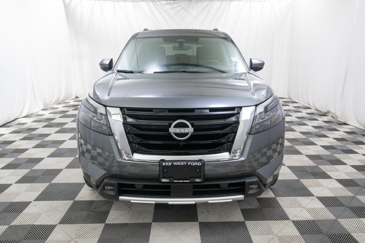 2024 Nissan Pathfinder SV 4WD Photo3