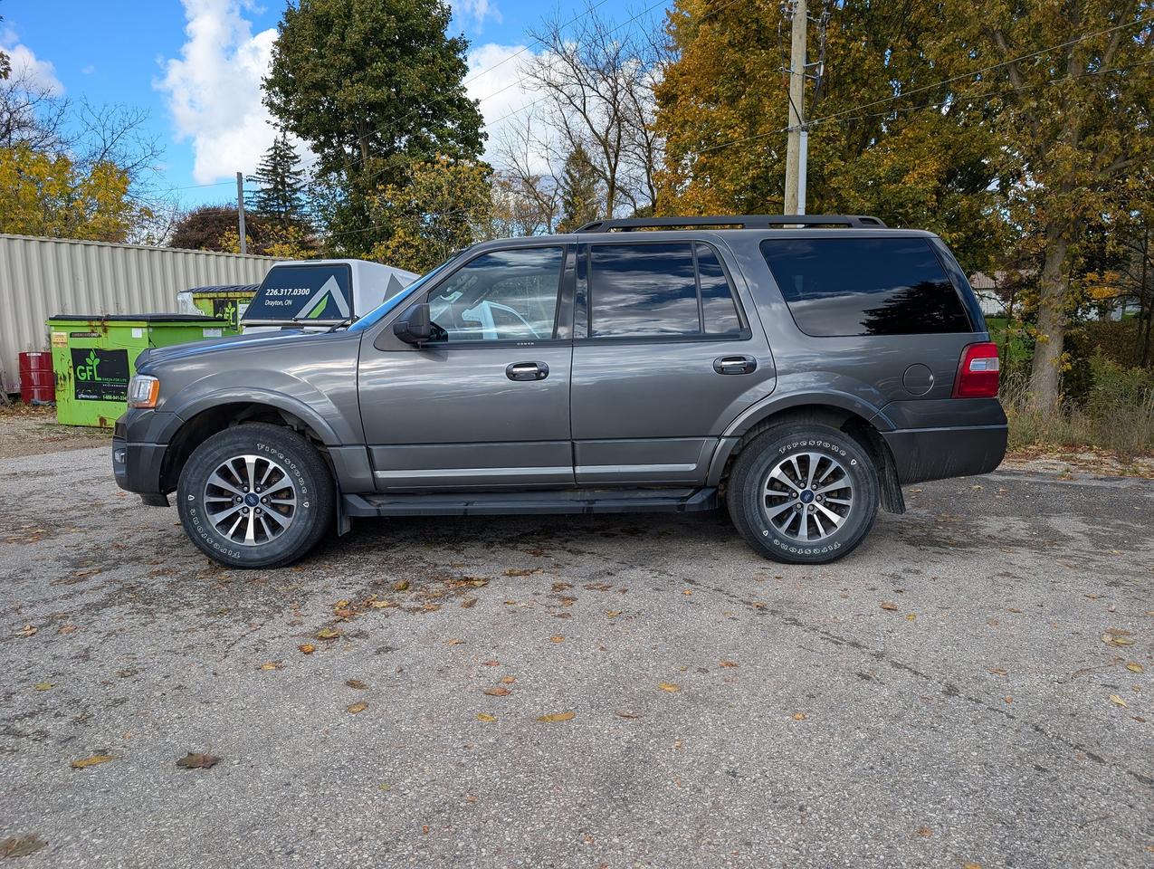 2017 Ford Expedition XLT 4WD Photo2