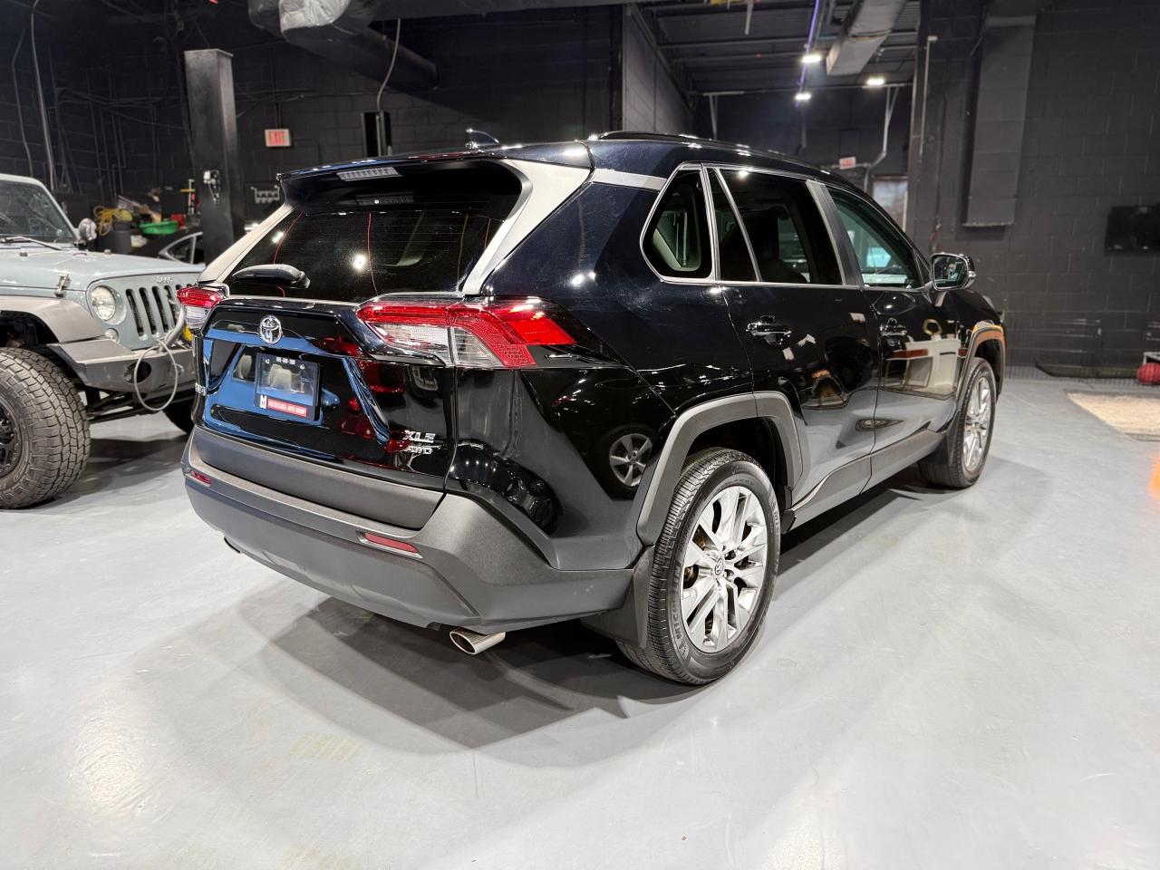 2020 Toyota RAV4 XLE AWD - Photo #4