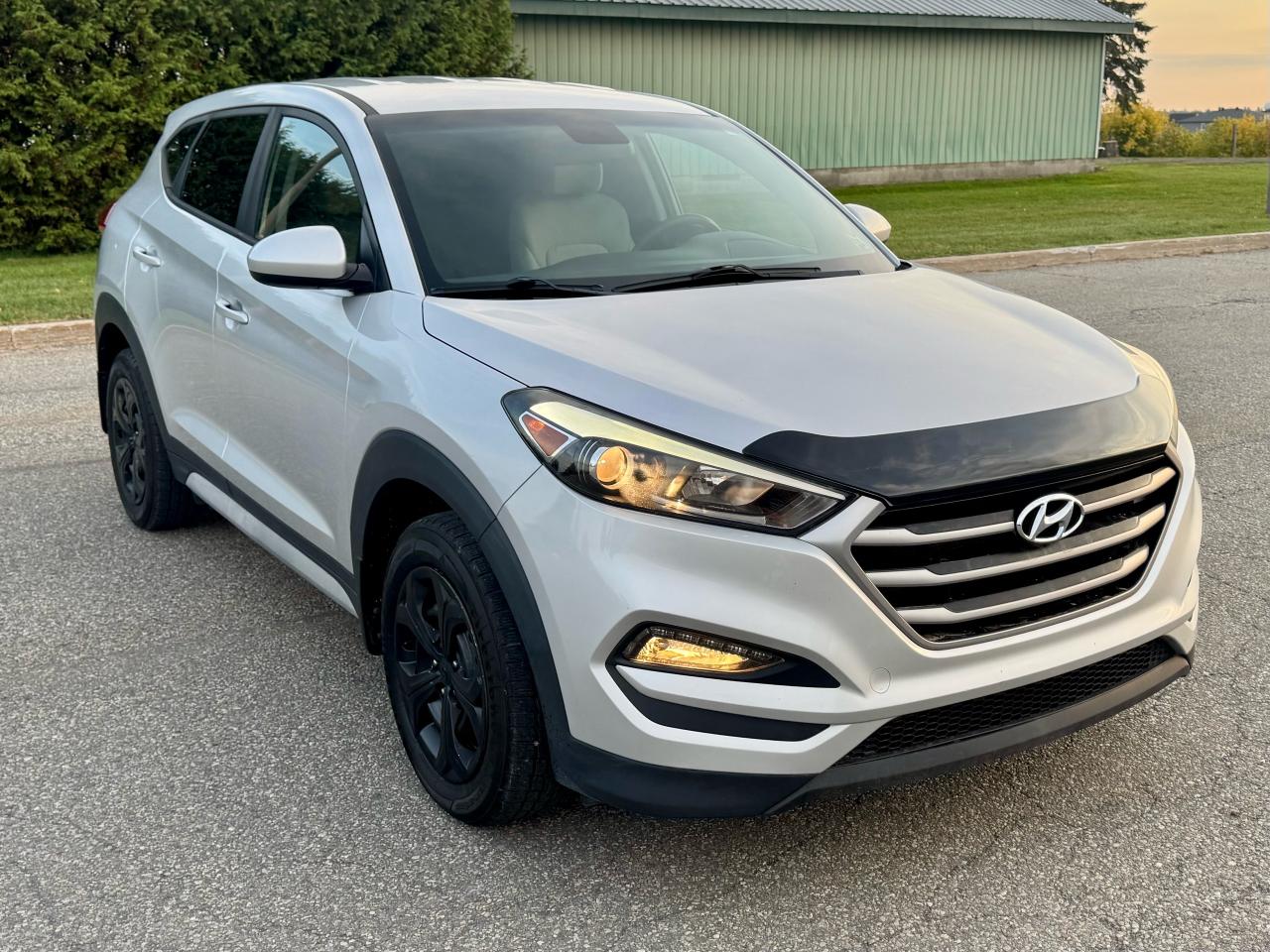 2017 Hyundai Tucson AWD 4dr 2.0L - Photo #4