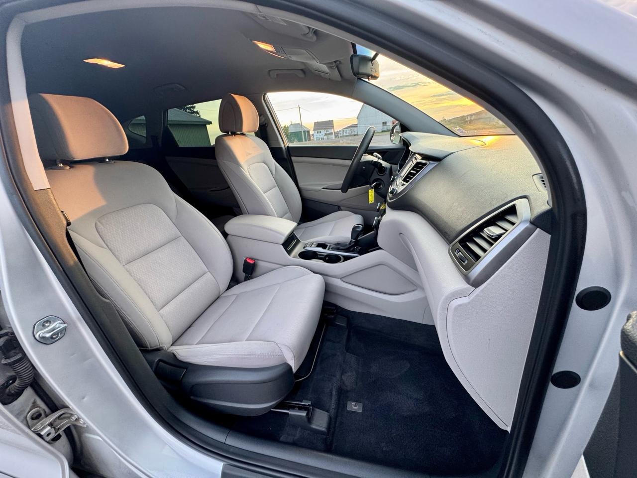 2017 Hyundai Tucson AWD 4dr 2.0L - Photo #9