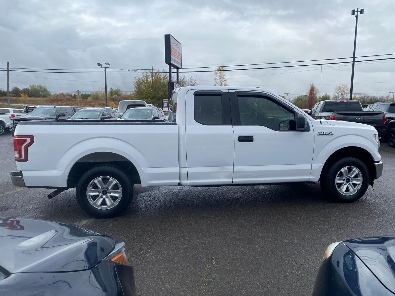 2017 Ford F-150 2WD SUPERCAB 145" XLT Photo3