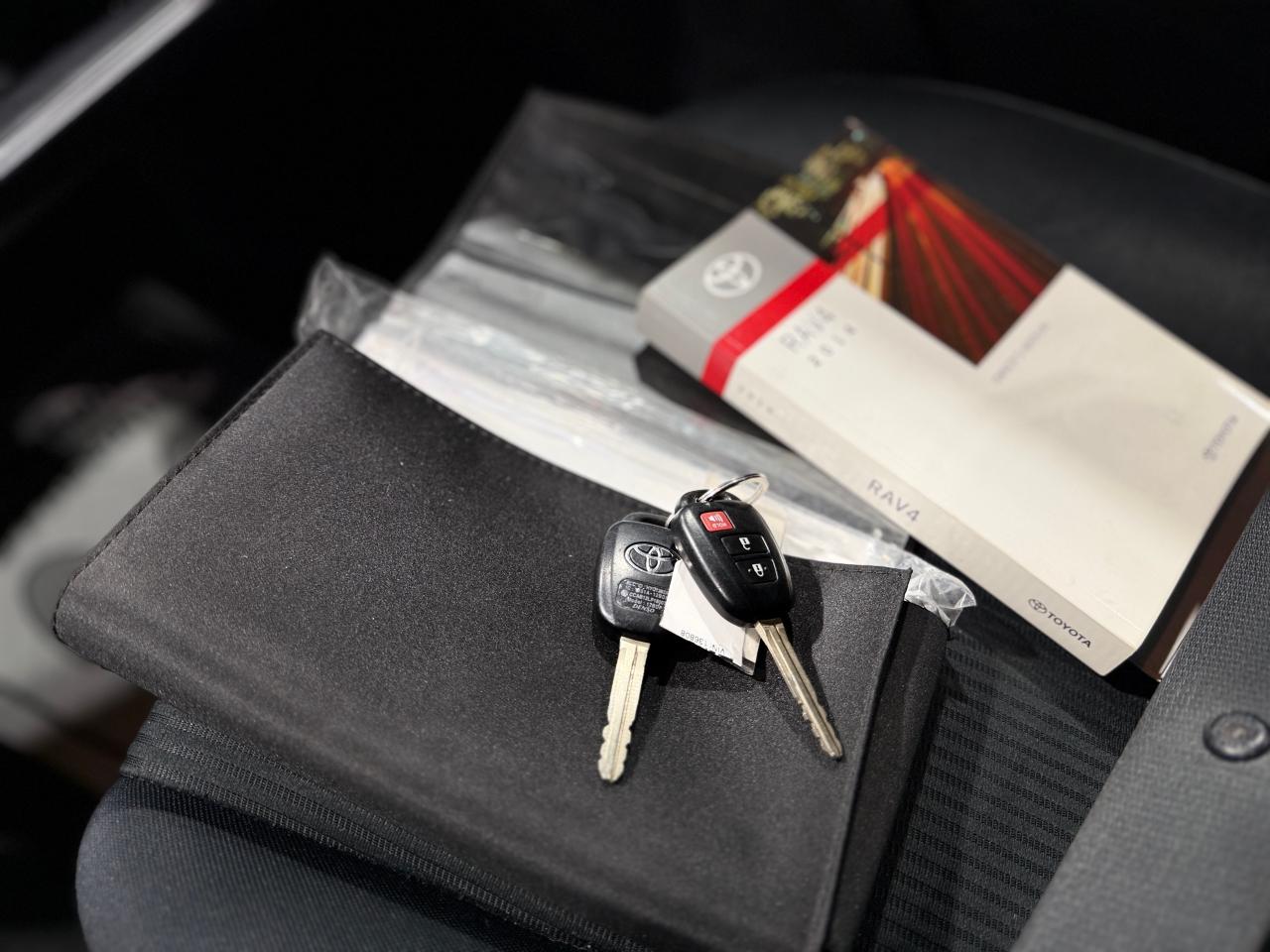 2014 Toyota RAV4 AWD 4dr LE Photo