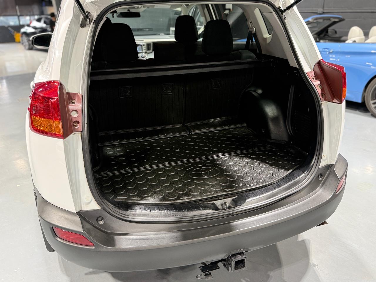 2014 Toyota RAV4 AWD 4dr LE Photo