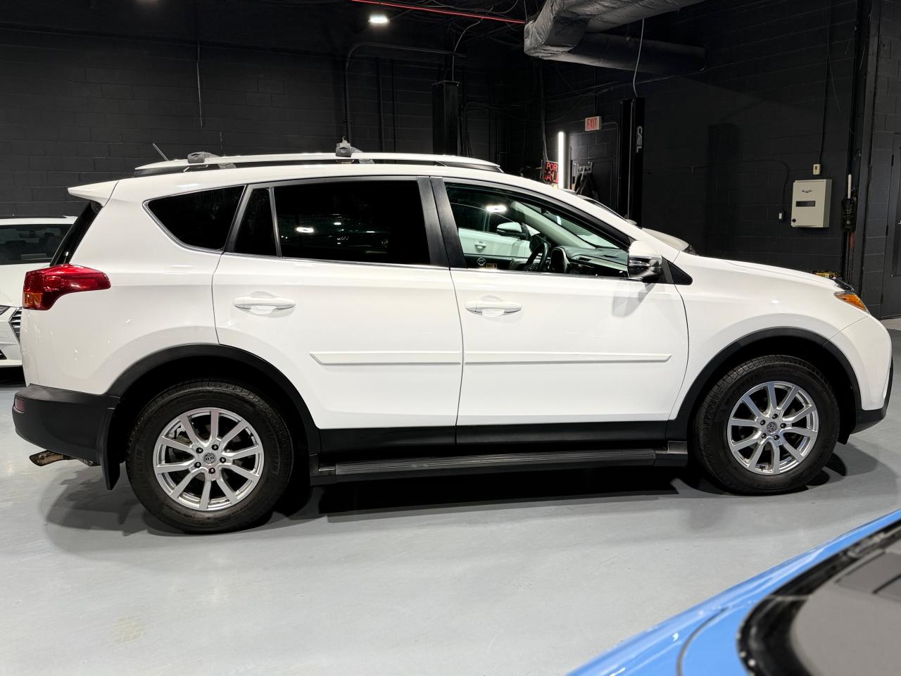 2014 Toyota RAV4 AWD 4dr LE - Photo #4