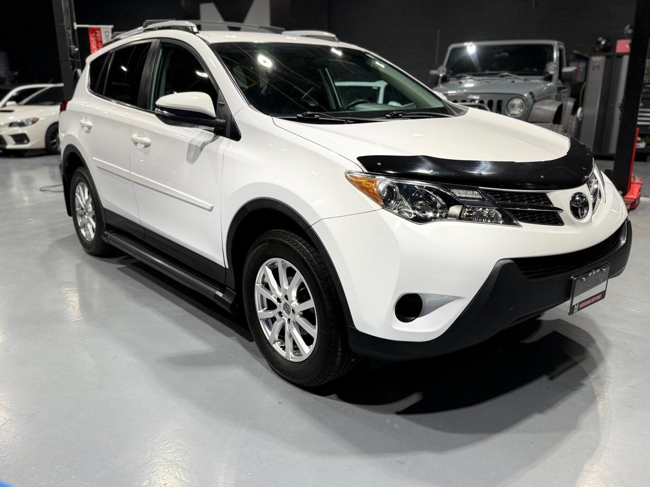 2014 Toyota RAV4 AWD 4dr LE Photo