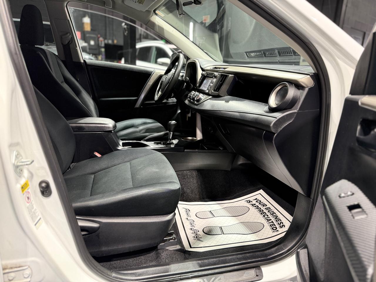 2014 Toyota RAV4 AWD 4dr LE Photo