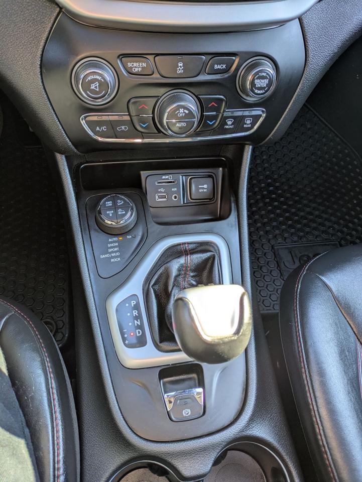 2014 Jeep Cherokee 4WD 4dr Trailhawk - Photo #11