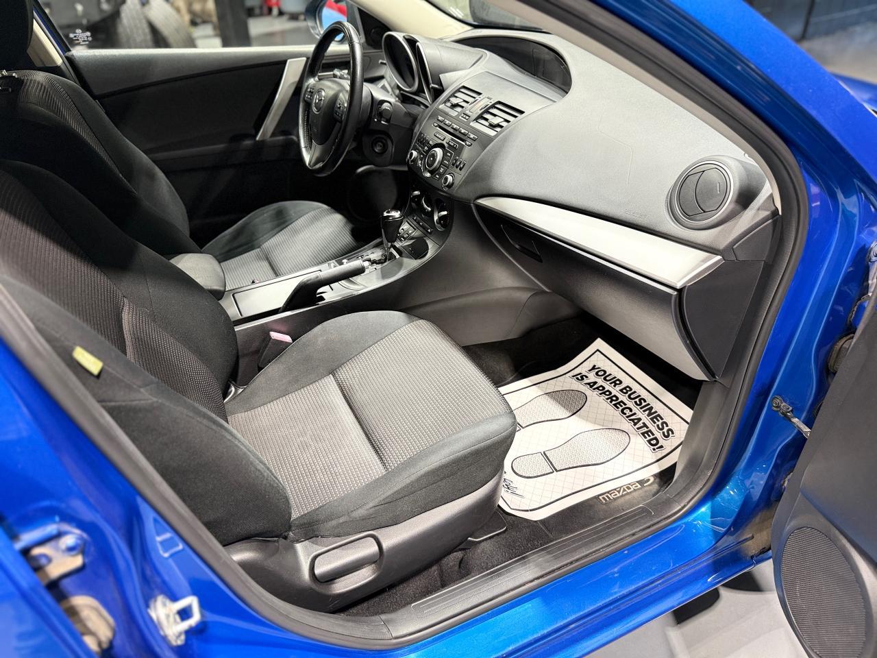 2013 Mazda MAZDA3 GS-SKY Photo