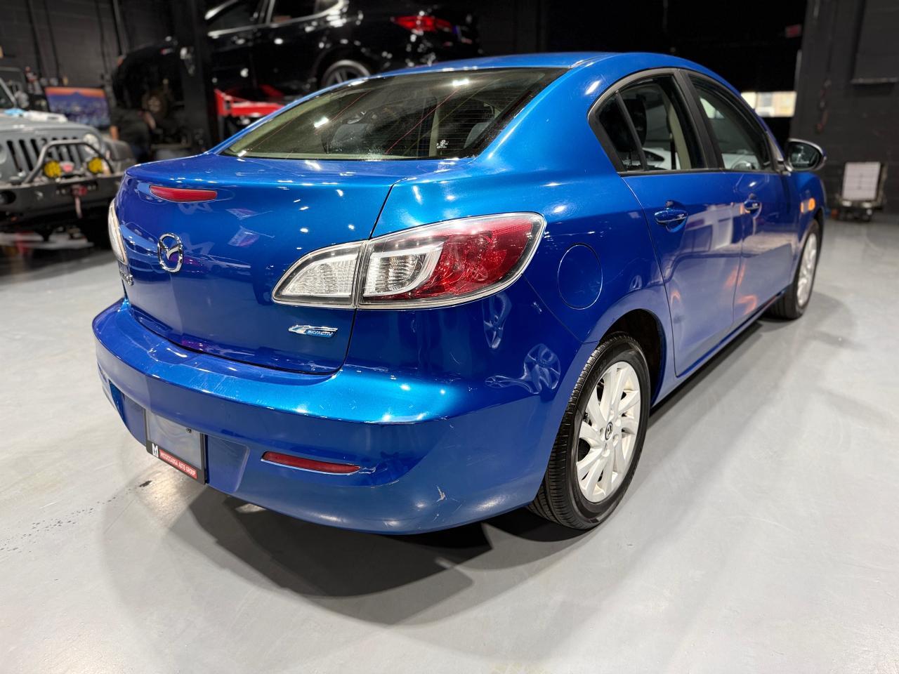 2013 Mazda MAZDA3 GS-SKY Photo