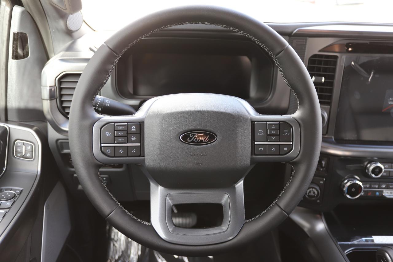 2025 Ford F-150 Lariat 4WD SuperCrew 5.5' Box Photo5