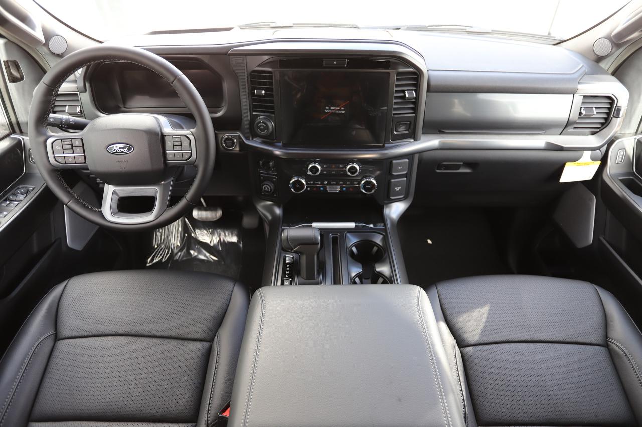 2025 Ford F-150 Lariat 4WD SuperCrew 5.5' Box Photo5