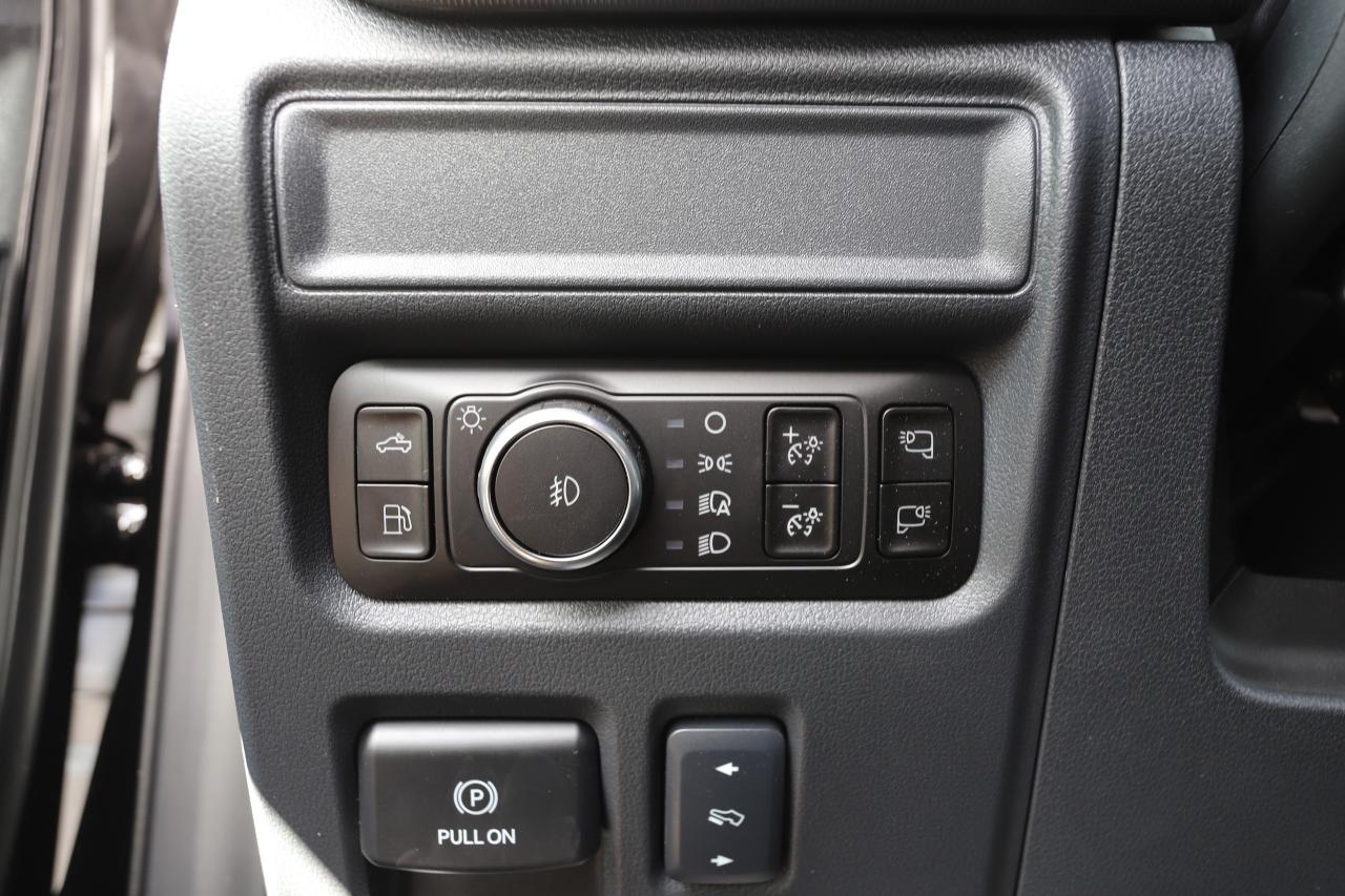 2025 Ford F-150 Lariat 4WD SuperCrew 5.5' Box Photo5