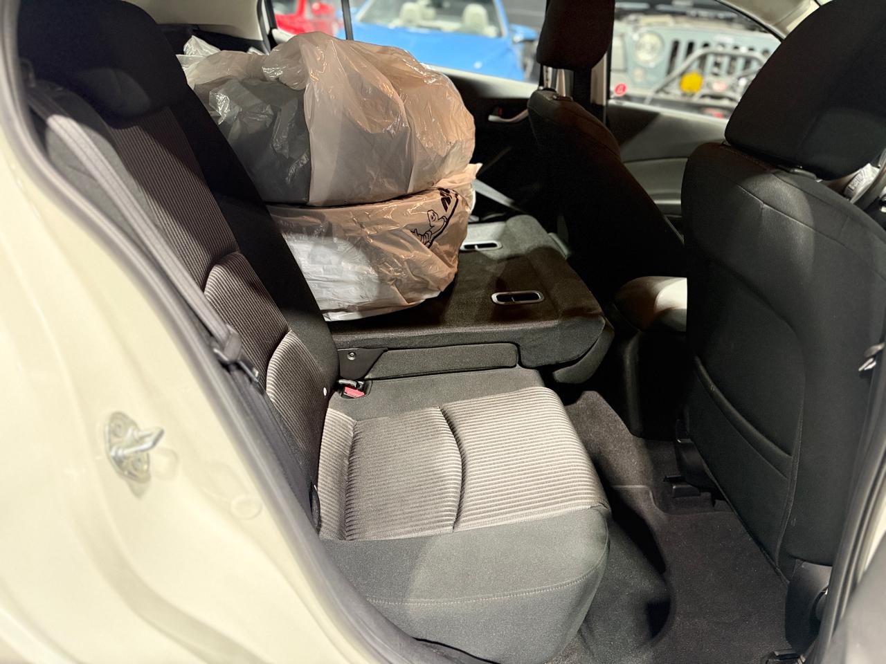 2014 Mazda MAZDA3 GS-SKY Photo