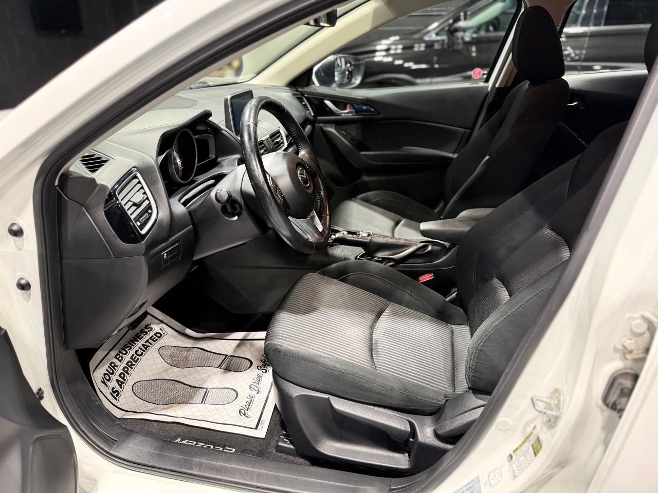 2014 Mazda MAZDA3 GS-SKY Photo