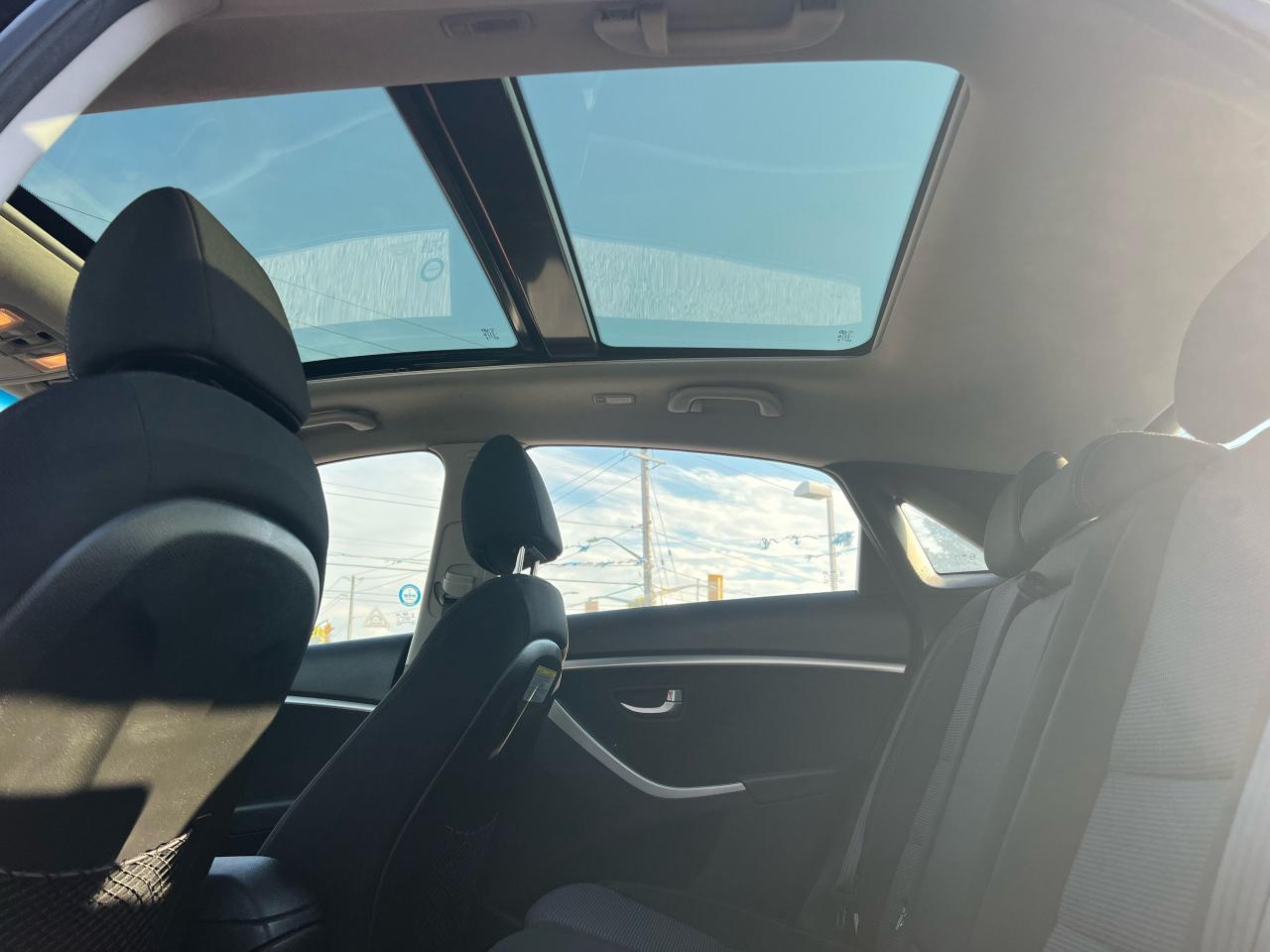 2013 Hyundai Elantra GT GLS - Photo #9