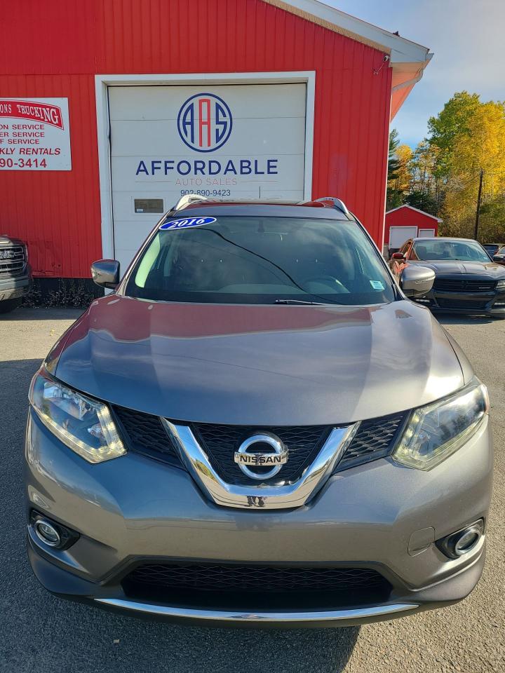 2016 Nissan Rogue SV - Photo #3